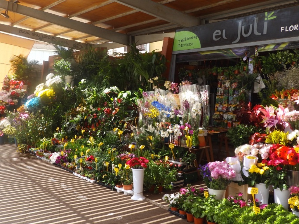 Alicante - Mercat Central EXT. DAY