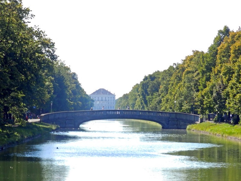 Munich Nymphenburg - Auffahrtsallee