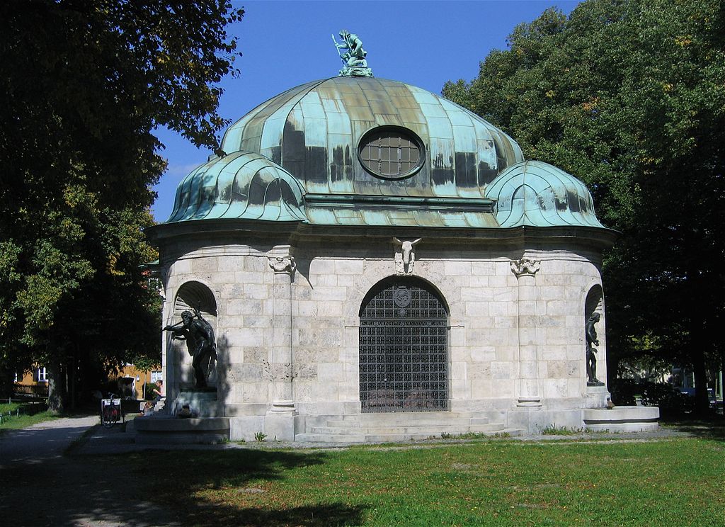 Waisenhausstraße; Hubertusbrunnen